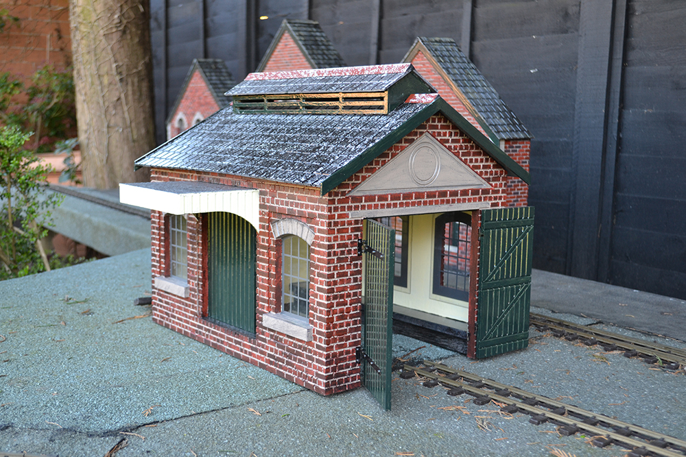BM001 16mm Goods Shed Assembled & Painted